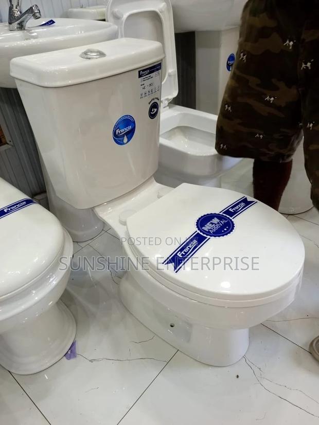 Modern Water Closet · Photo 2