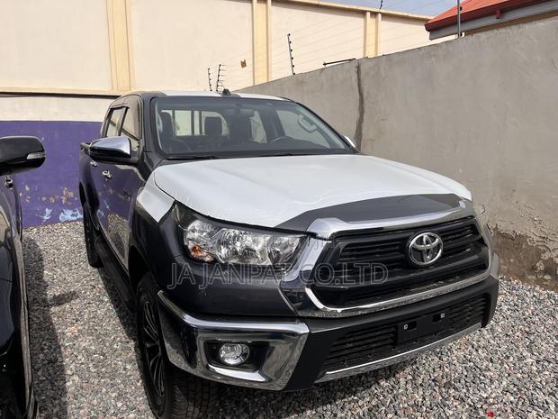 New Toyota Hilux 2023 Black