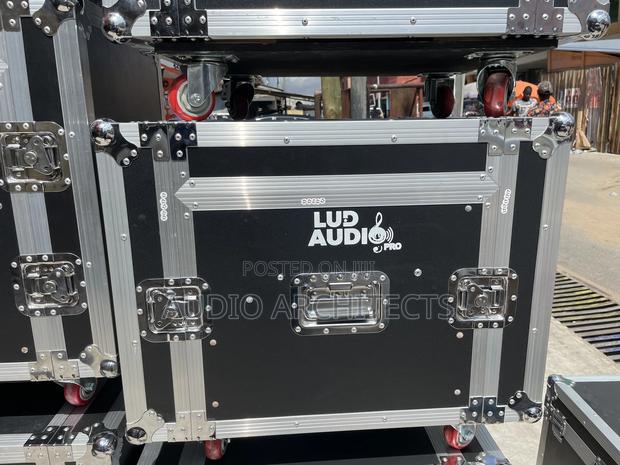 Amplifier Rack 12 U · Photo 4