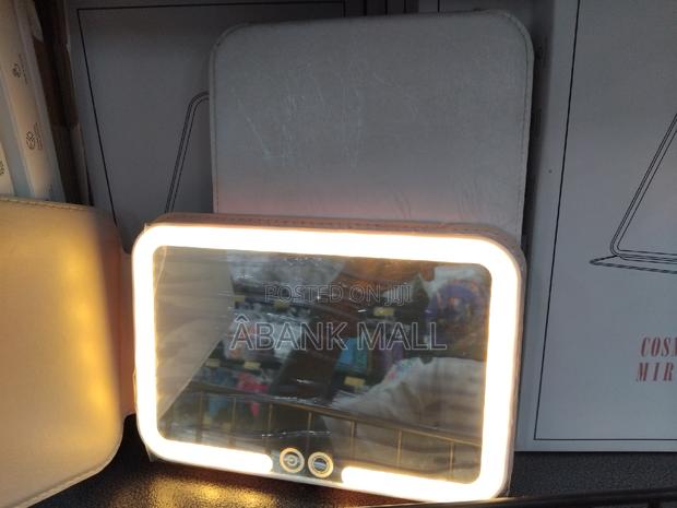 Rechargeable Cosmetic Mirror · Photo 4
