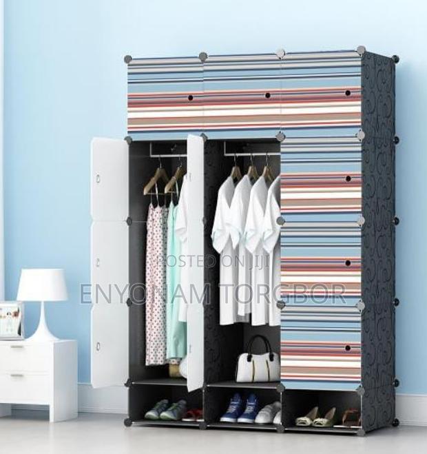 12 Cuboid Wardrobe · Photo 2