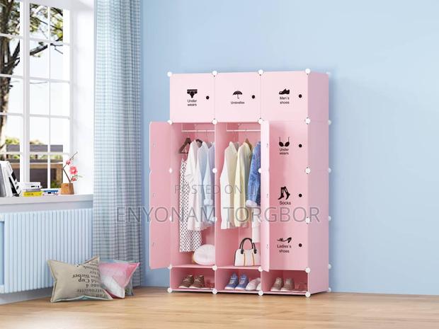 12 Cuboid Wardrobe · Photo 2