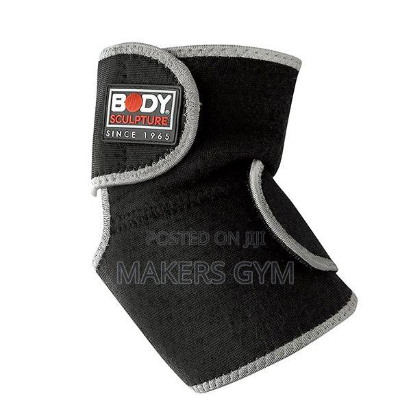 Elbow Support With Terry Cloth( Supports the Weak Muscles) · Photo 4