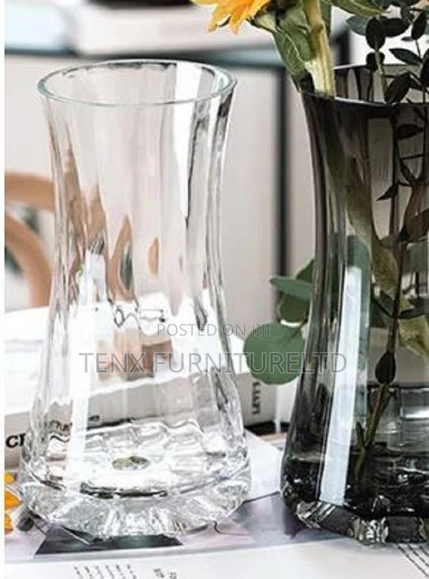 Clear Glass Vase · Photo 2