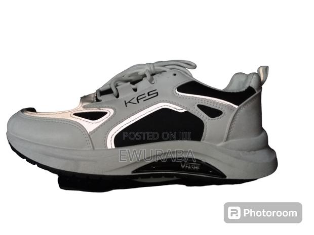 Sneakers Made For You · Photo 3