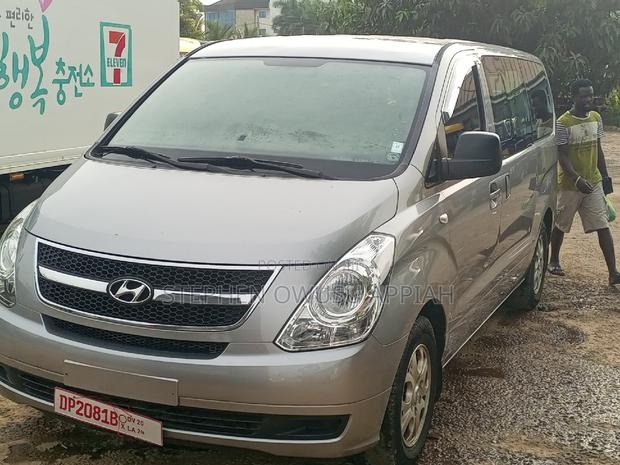 Hyundai Starex 2013 Silver photo 3