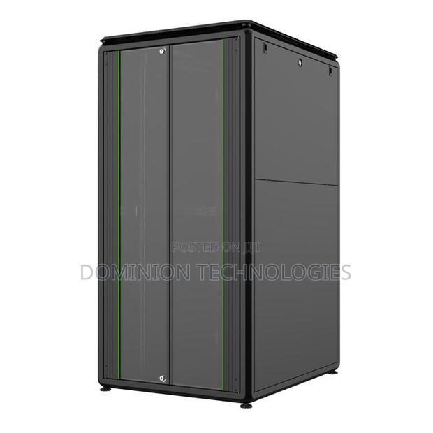Network Cabinet 32U 600x800 Mesh · Photo 4
