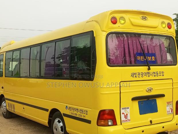 Hyundai County 2014 Yellow photo 2