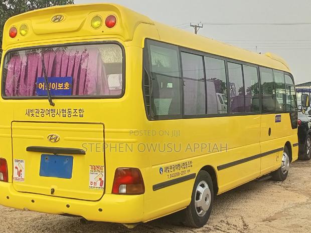 Hyundai County 2014 Yellow photo 3