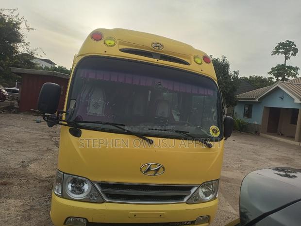Hyundai County 2014 Yellow photo 5