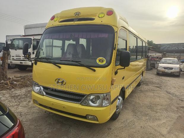 Hyundai County 2014 Yellow