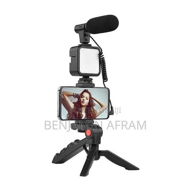 Tripod With Light and Microphone AY-49 · Photo 4