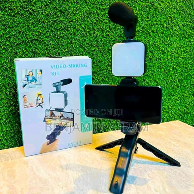 Tripod, Light and Mic Video Kits photo 2