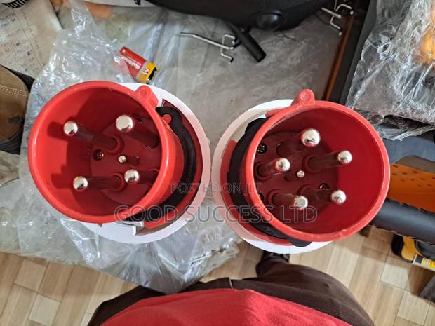 32A Industrial Plug · Photo 4