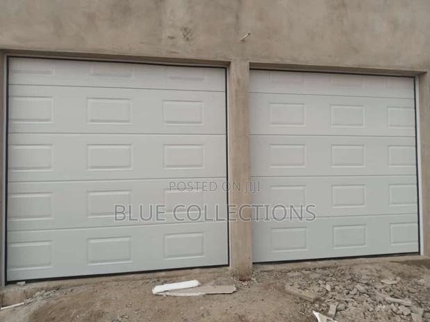 Double Garage Door · Photo 2