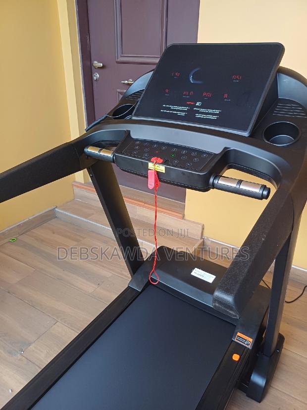 Vip Luxury Treadmill 4hp Robust · Photo 3
