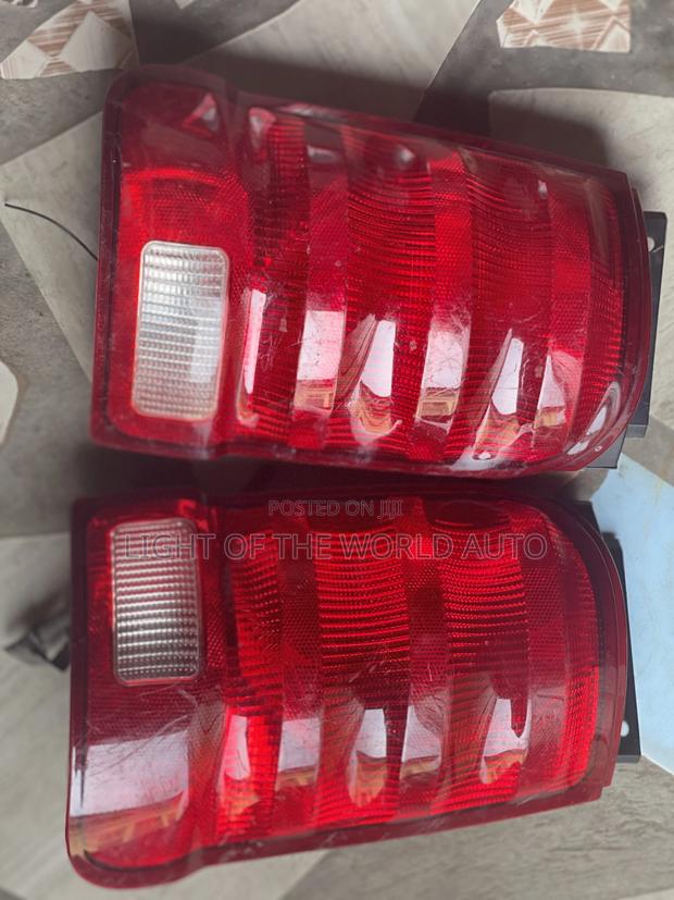 Ford Explorer 01 02 03 Tail Light