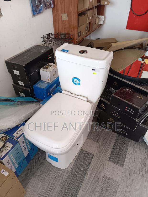 1070 Water Closet. Toilet Seat · Photo 2