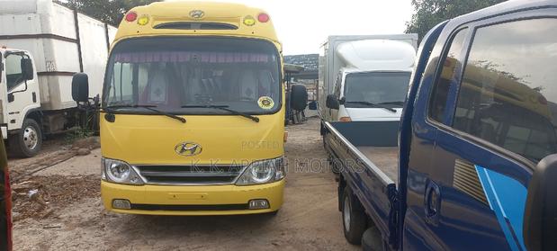 Hyundai County 2012 Yellow photo 6