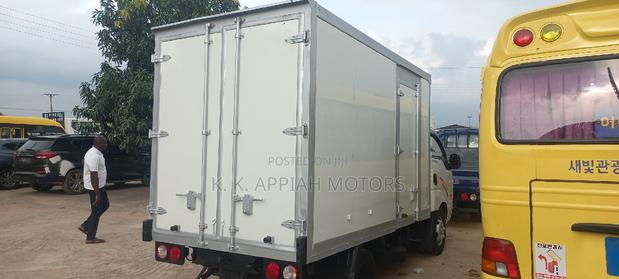 Kia Bongo 3 Container Truck photo 4