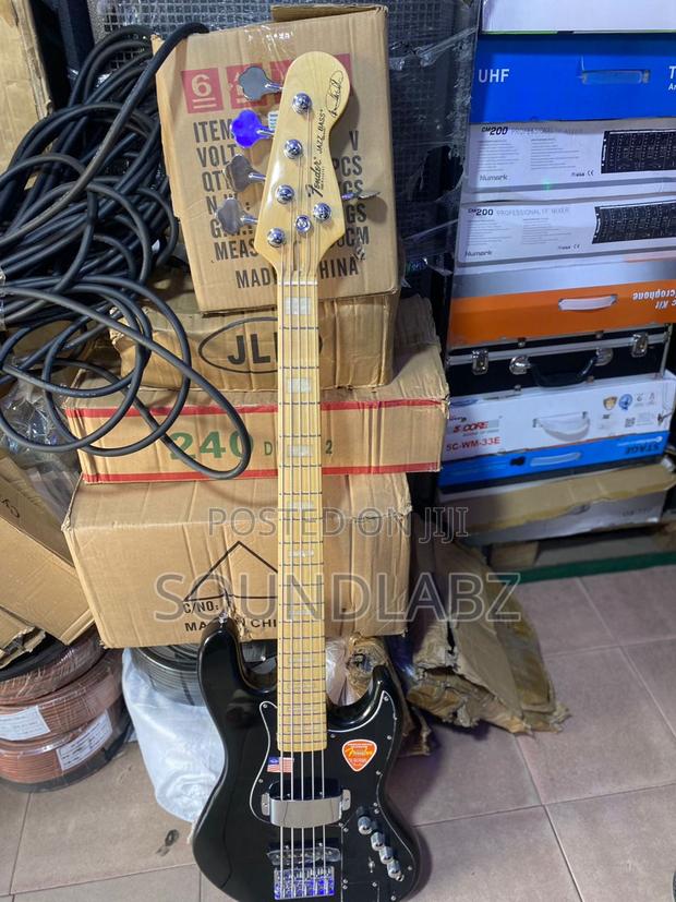 Fender Jazz Bass Active Guitar - Black · Photo 4
