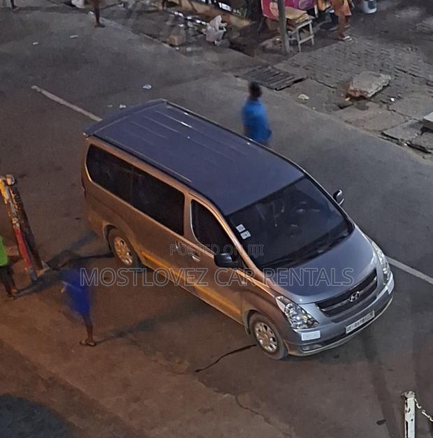 Car Rental- 11 Seat Bus - Hyundai for Rent in Ghana · Photo 3