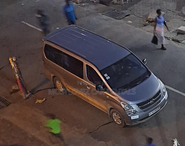 Car Rental- 11 Seat Bus - Hyundai for Rent in Ghana · Photo 4