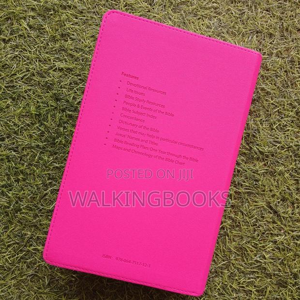 Women's Devotional Study Bible Good News · Photo 4