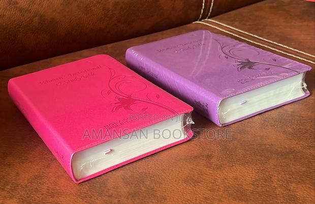 Women's Devotional and Study Bible Good News Translation · Photo 4