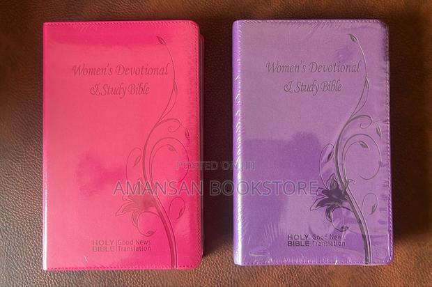 Women's Devotional and Study Bible Good News Translation · Photo 3