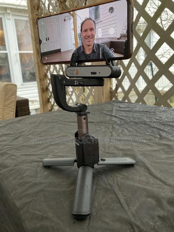 Shop Hohem Isteady Q Gimbal Stabilizer as a Selfie Stick · Photo 2