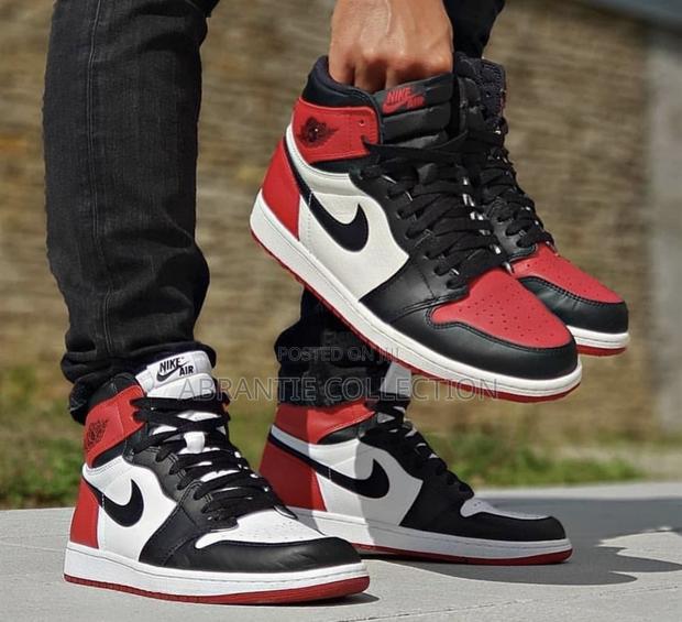 Nike Air Jordan 1 High Bred · Photo 4