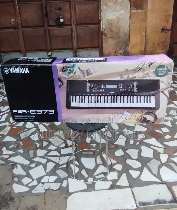 Yamaha PSR-E373 61-Key Touch-Sensitive Portable Keyboard · Photo 4