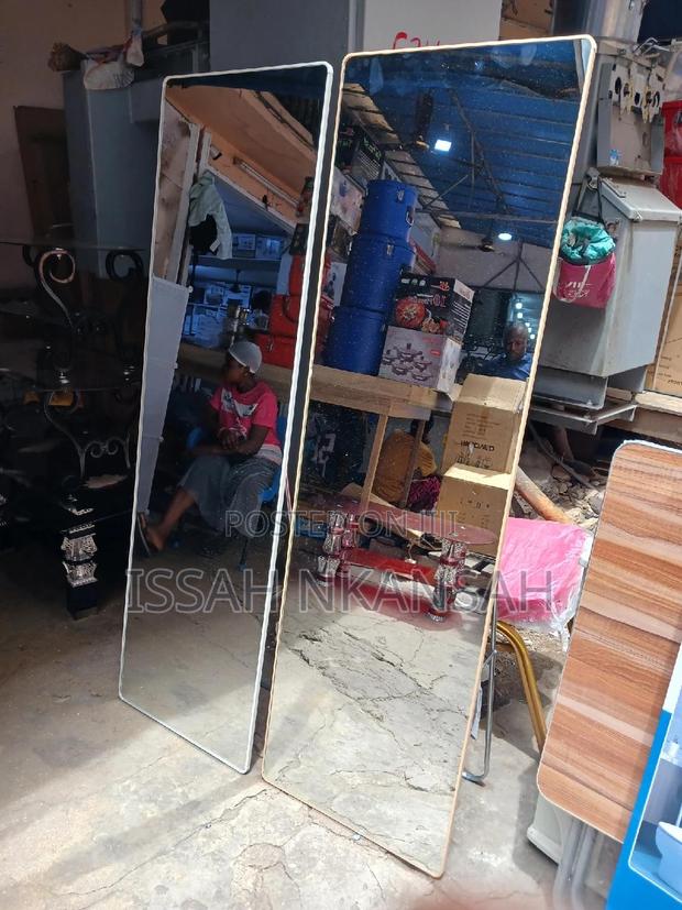 Standing Mirror · Photo 4