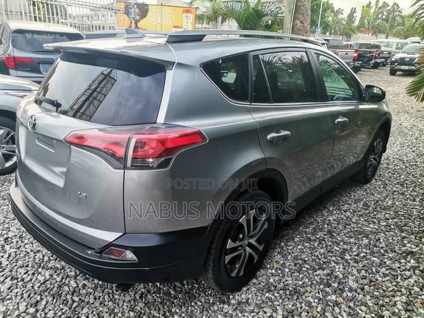 Toyota RAV4 LE AWD (2.5L 4cyl 6A) 2016 Silver