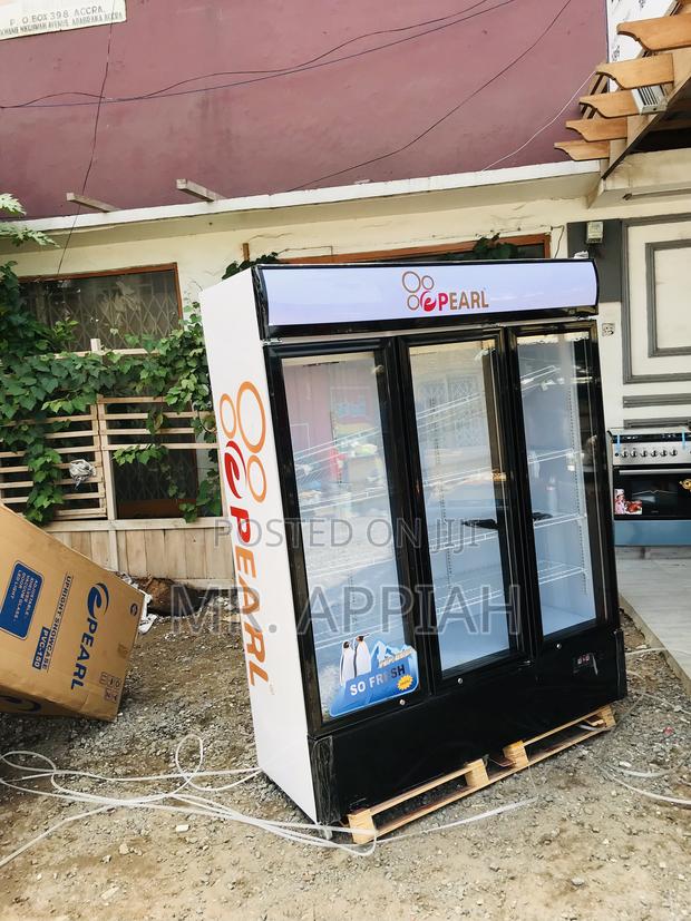 3 Door Pearl PVC-150 Electric Beverage Cooler · Photo 2