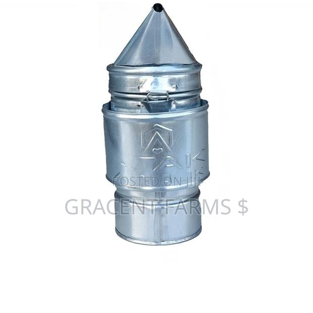 Standard Galvanized Beekeeping Smoker With Removable Bucket · Photo 4