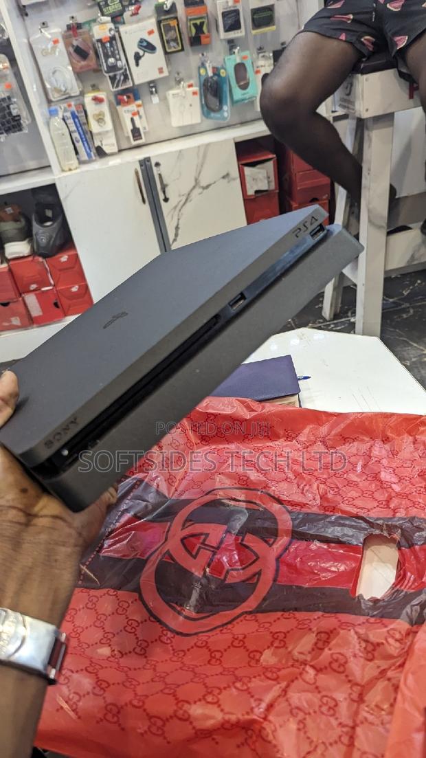 Exclusive UK PS4 SLIM 500GB+Pad - Unbeatable Value!” · Photo 4
