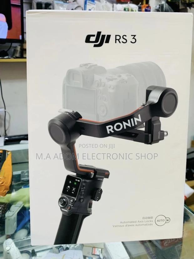 DJI RS 3,3 Axis Gimbal for DSLR and Mirrorless Camera. · Photo 2
