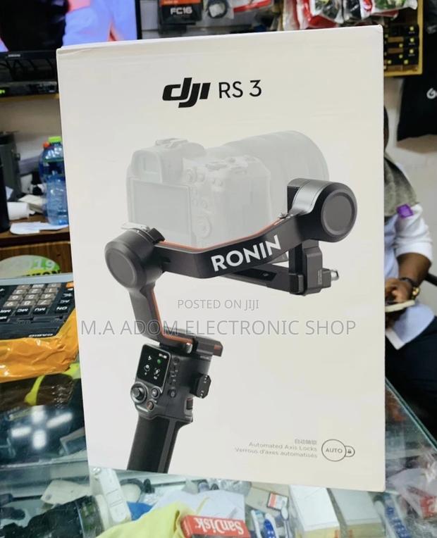 Classic Design DJI RS 3 Gimbal for DSLR Mirrorless Camera. · Photo 2