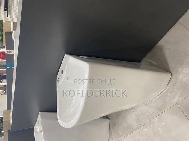 Freestanding Bathroom Basin · Photo 4