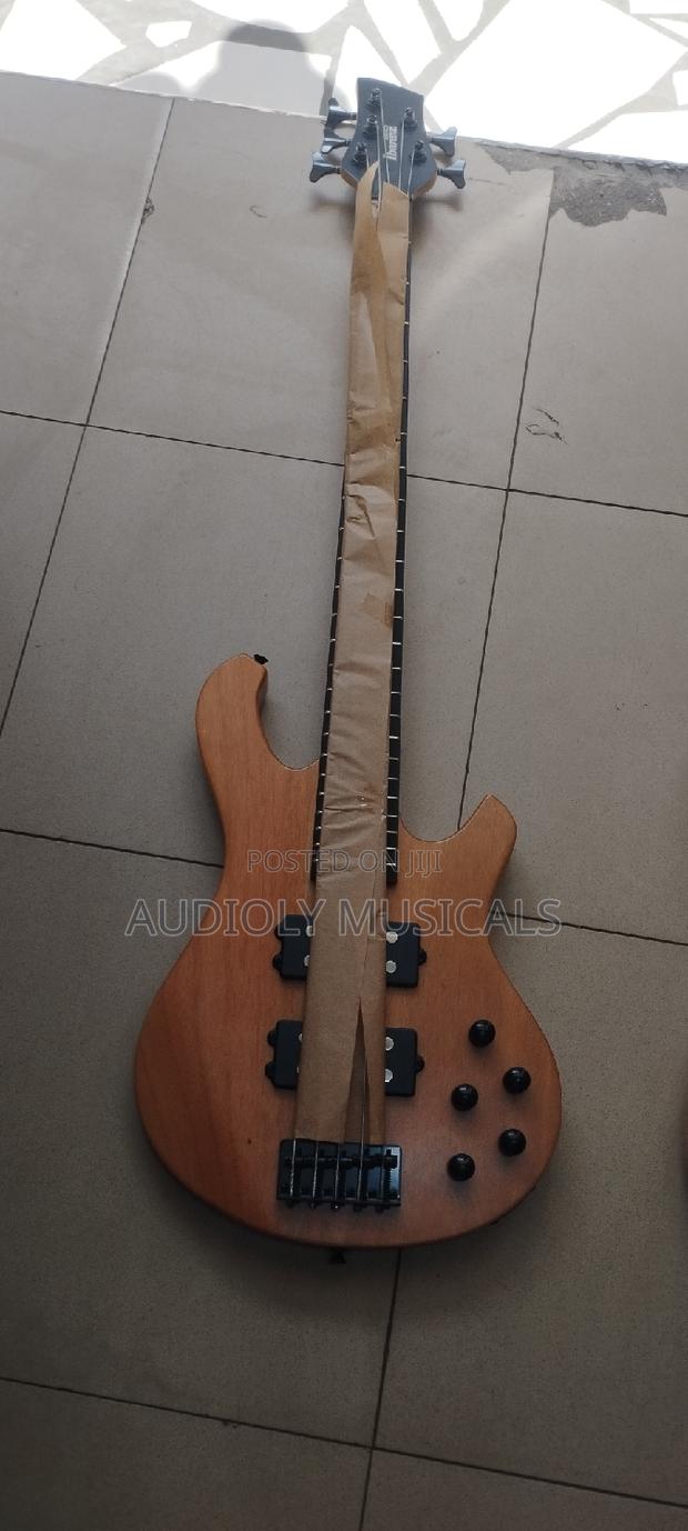 Ibanez Active Bass Guitar · Photo 2