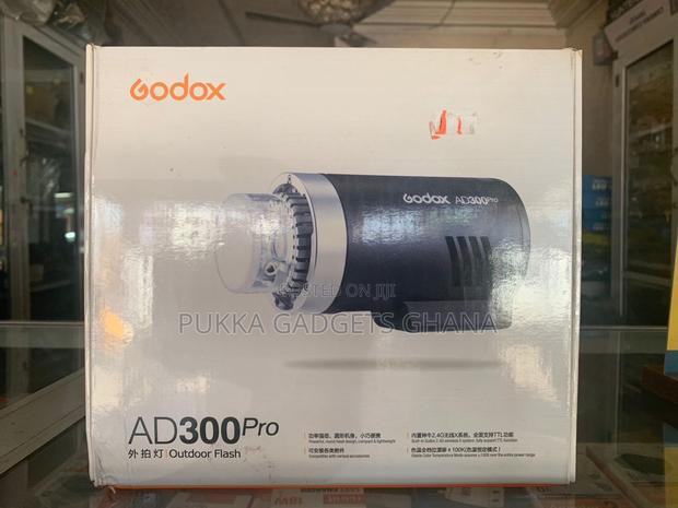 Godox AD300 Pro Flash Light · Photo 2