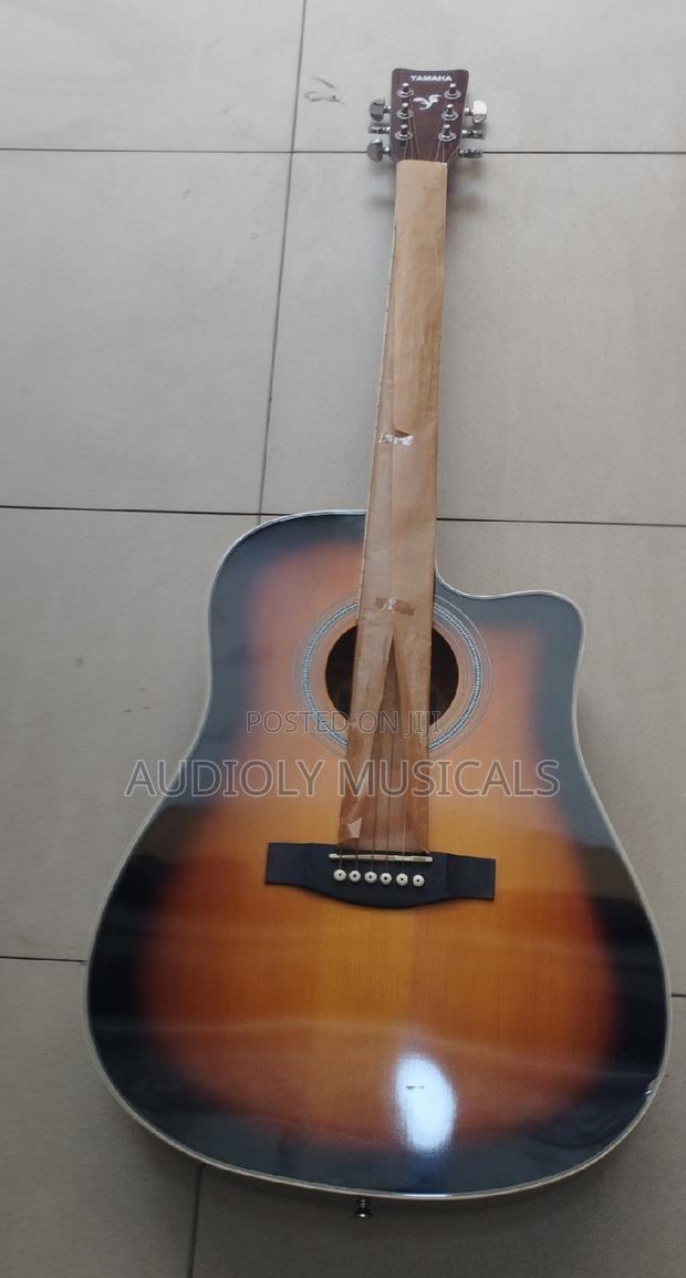 Yamaha Acoustic Guitar · Photo 4