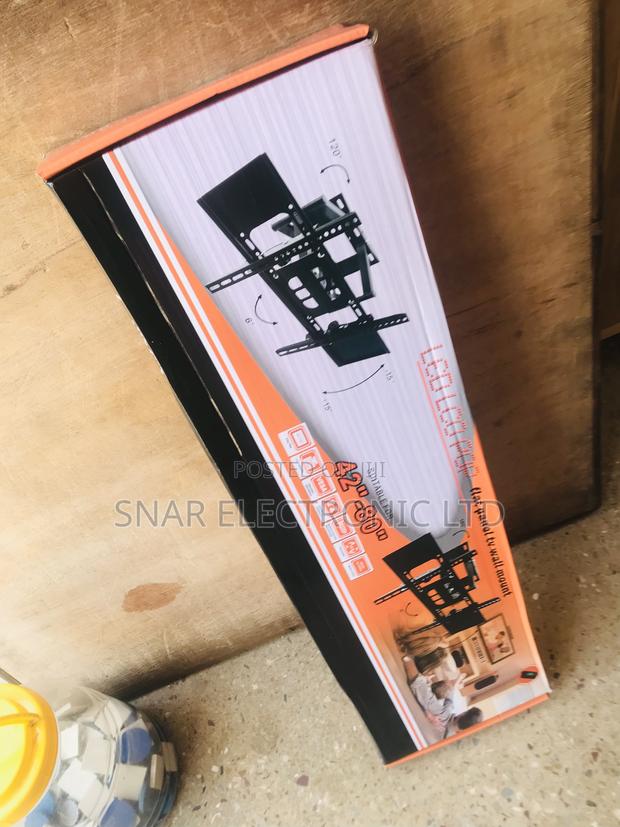Highly Flat-Screen Adjustable TV Wall Mount · Photo 2