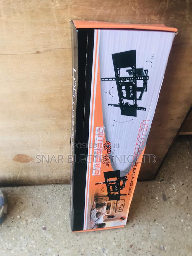 Effectiveness Flat-Screen Adjustable TV Wall Mount · Photo 2