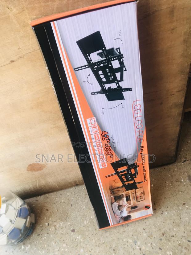 Powerful Flat-Screen Adjustable TV Wall Mount · Photo 2