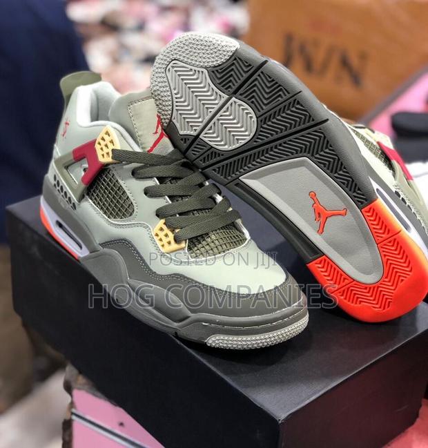 Air Jordan 4 Sneakers Shoe Kick · Photo 4