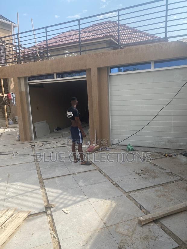 Double Garage Doors · Photo 4