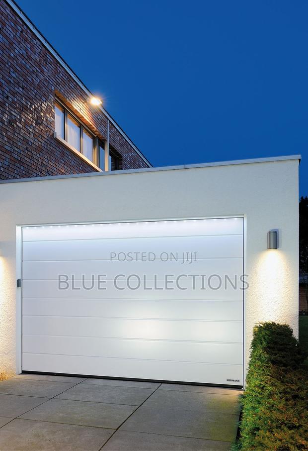 Morden Remote Garage Door · Photo 2